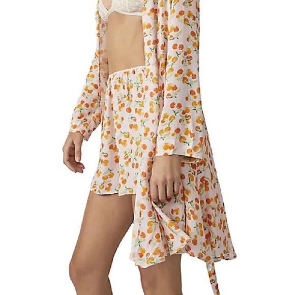 Worth It Grapefruit-Print Robe - Picture 4 of 12